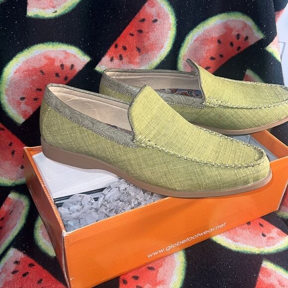 Globe Men's Tan Loafers - Picture 3 of 9